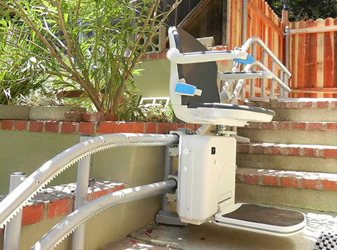 monte-escalier dans les landes